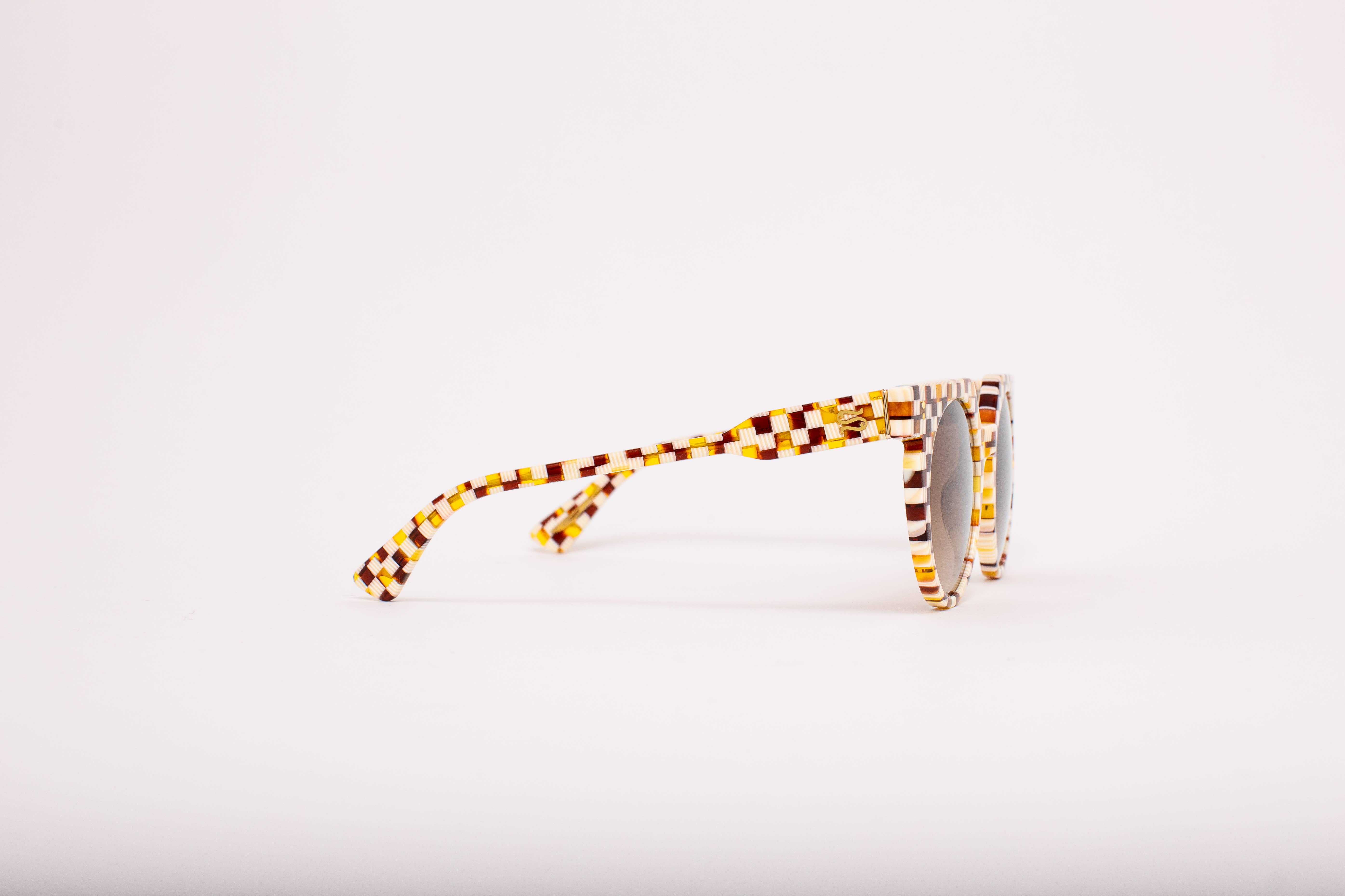 SARDINE - Wholesale Sunglasses - Unisex - SARDINE - Aster - Toasted Moxie Round Checkered Sunglasses4