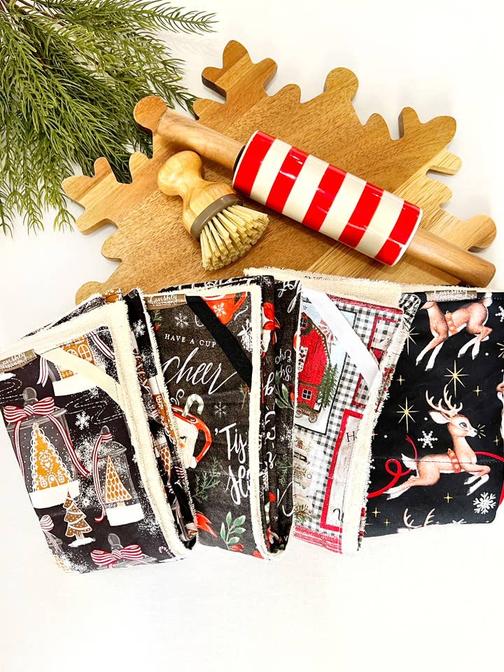 Ensemble Varié de Tapis de Séchage de Vaisselle de Noël pour la vente par Lavishly Vintage