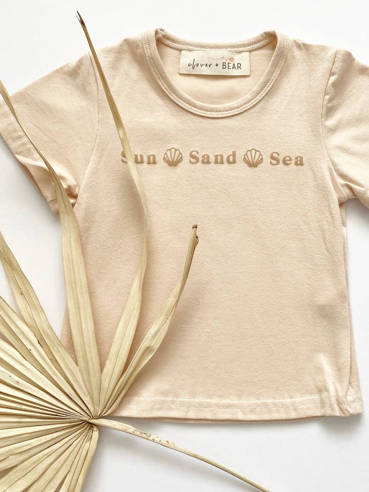 Sun Sea Sand | Camiseta para venta al por mayor de Clover and Bear
