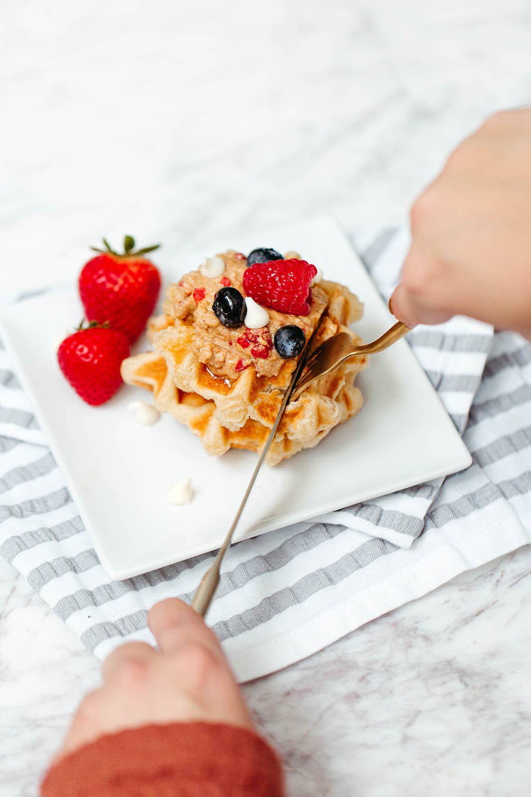 BNutty Peanut Butter – Engroshandel Nøddesmør – BNutty Peanut Butter hindbær og hvid chokolade - kasse med 6 stk. á 255 g4