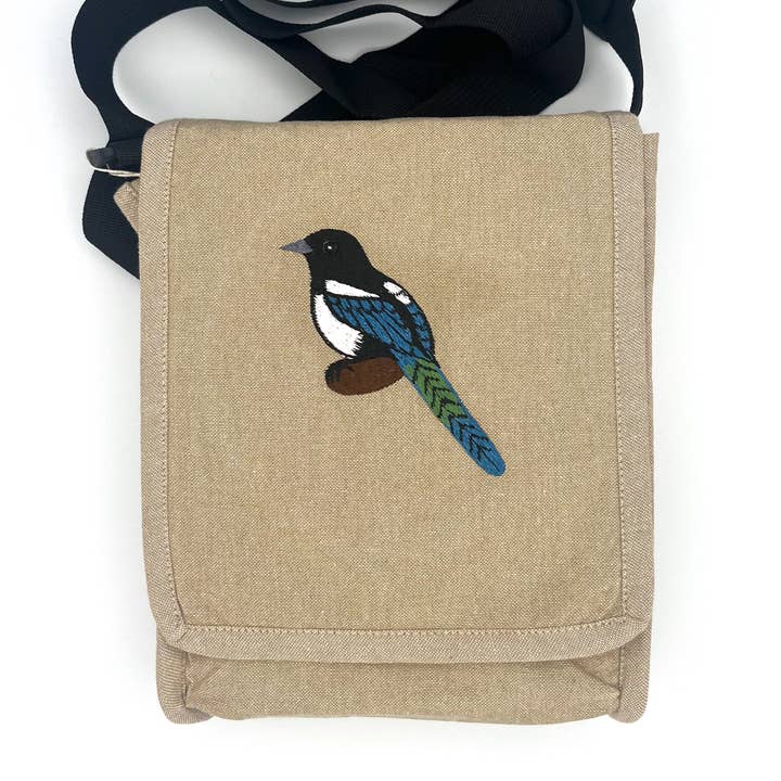 Black-billed Magpie Field Bag for wholesale by Women of the Cloud Forest