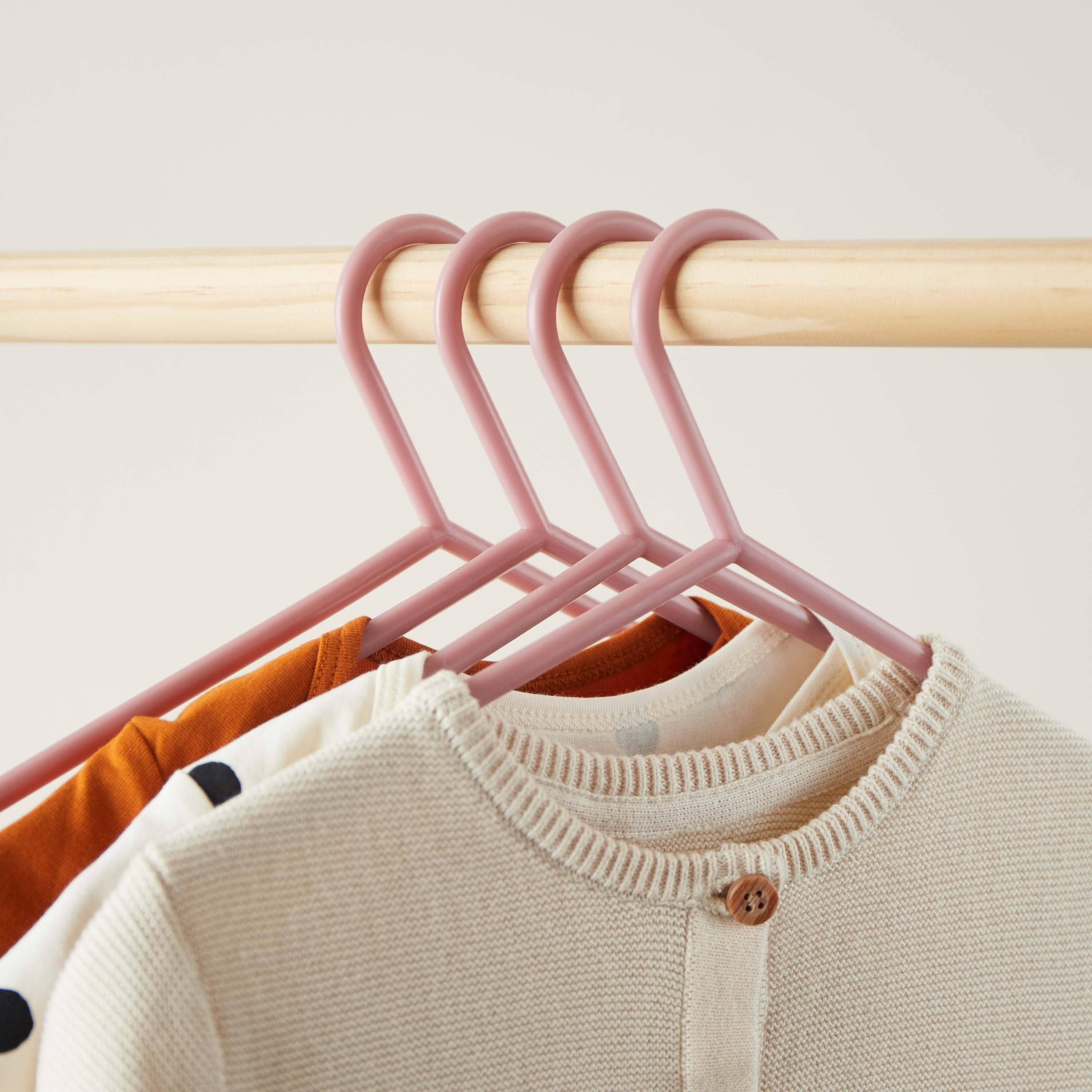 Bieco Spielwaren – wholesale Clothes hangers – Hanger 8-piece set dreamy rose1