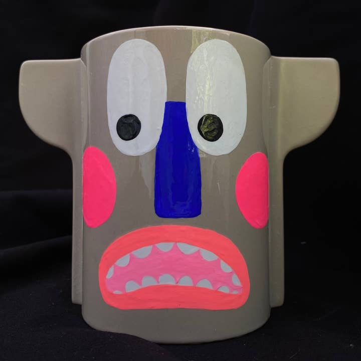 Moderner Artefakt-Gesichtsvase/Pflanzgefäß Phillip WEISS für den Großhandel von Artifacts of Joy