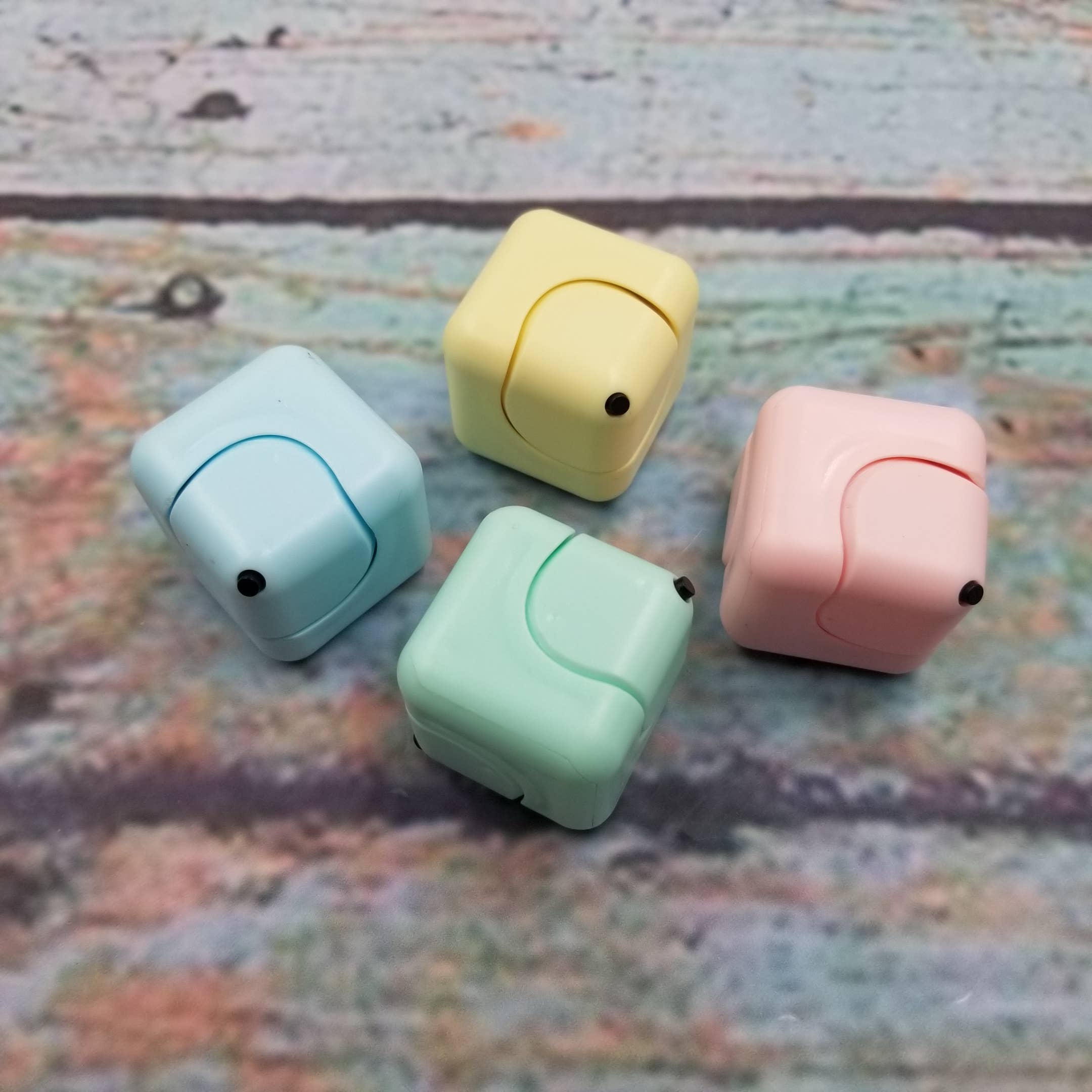 MIAS SHOP – wholesale Fidget toy – Kids – Rotate Square Dice Gyro Fidget cube2