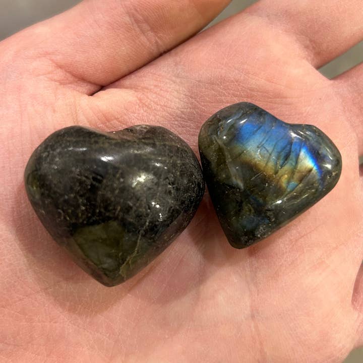 Cœur en Labradorite Éclatante - Cœur en Cristal Poli en Gros pour la vente par Keystone Crystals