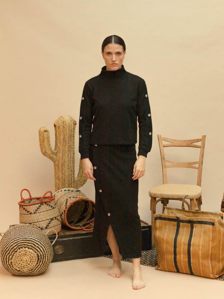 Black tube skirt with diagonal cut for wholesale by PAN Producto Básico