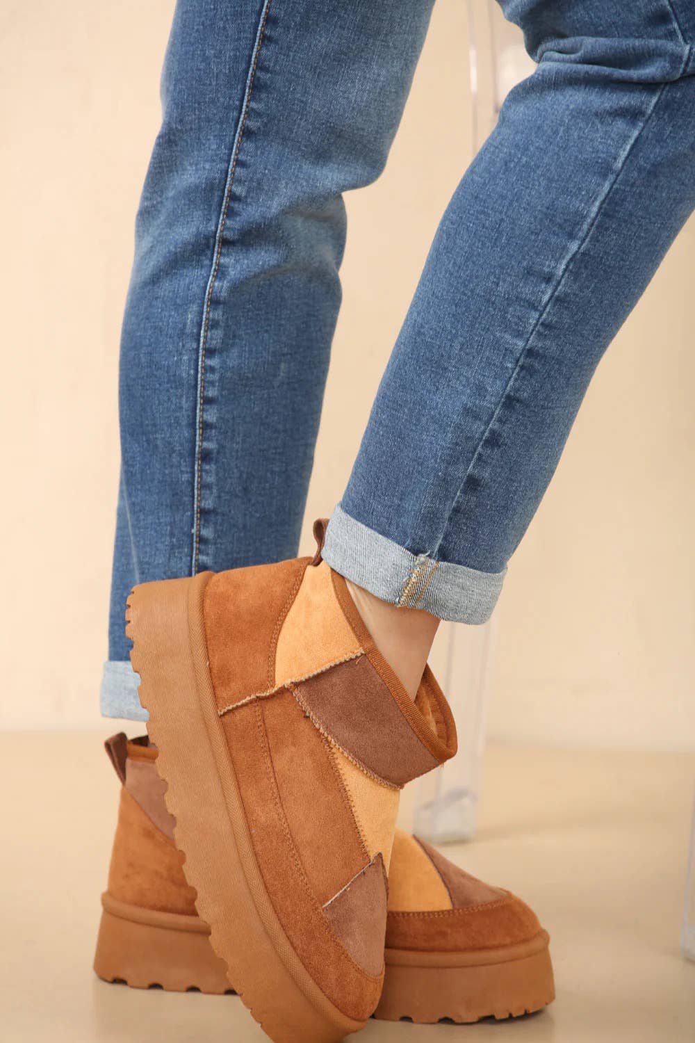 MEZCLA DE CASTAÑAS BOTÍN CÓMODO CON FORRO DE PIEL CON PLATAFORMA DE RETAZOS de venta al por mayor en Faire2