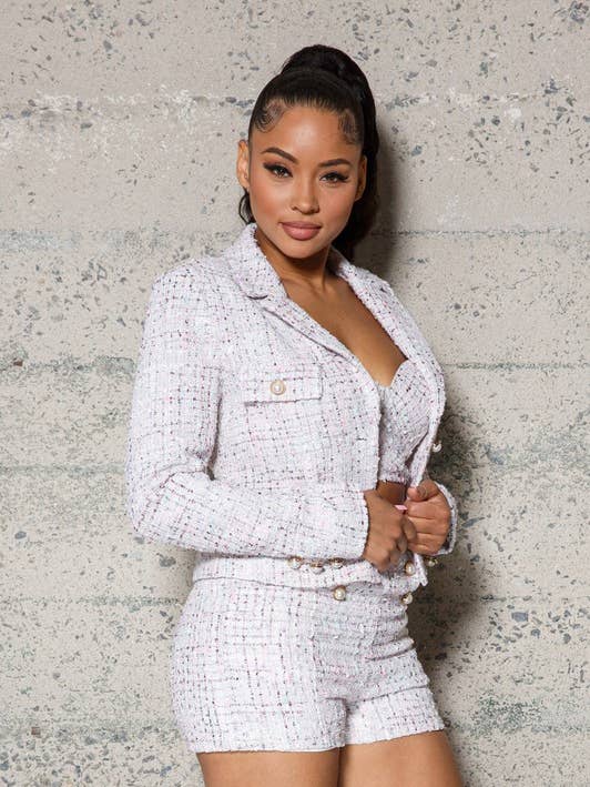 ENSEMBLE EN TWEED AVEC VESTE, BUSTIER ET SHORT pour la vente par Melrose with Love