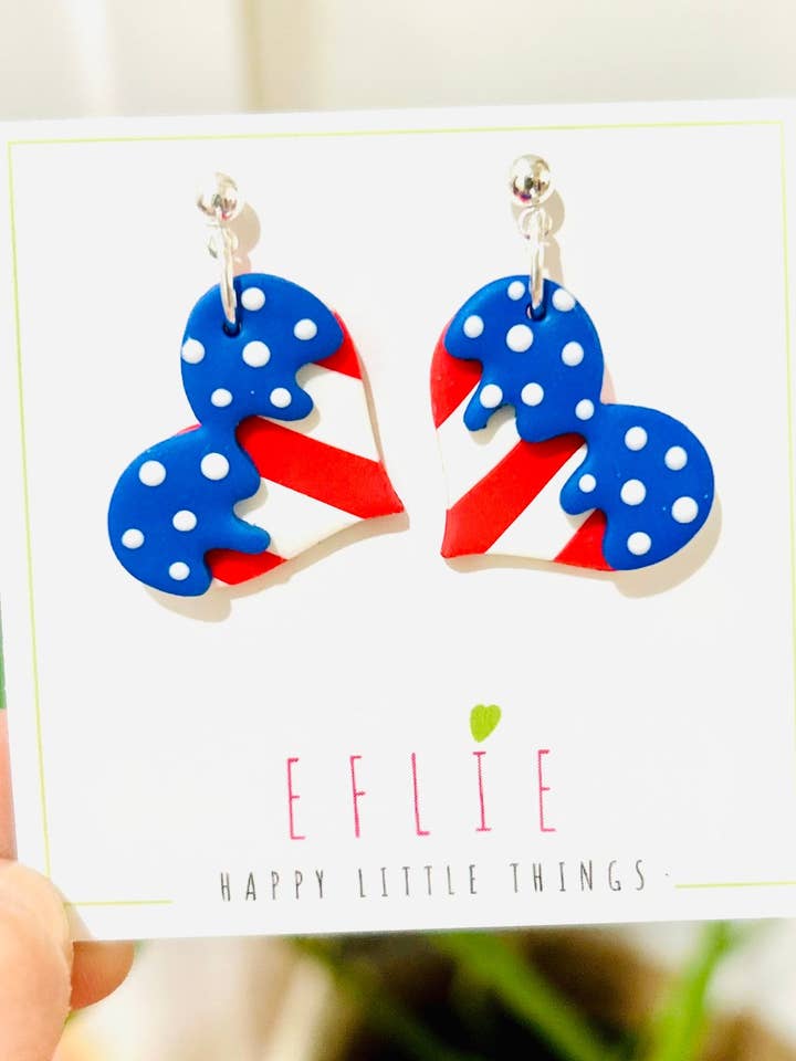 Boucles d'oreilles à tige et pendantes en forme de cœur avec drapeau américain du 4 juillet pour la vente par Eflie