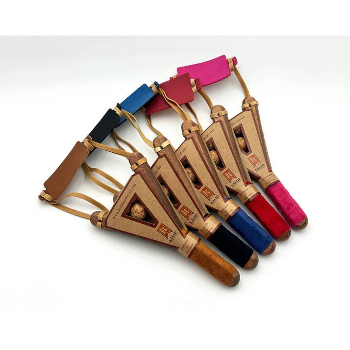 Slingshot Rustik suede grip met 3 kurken ballen - ST531F voor wholesale door KALID MEDIEVAL