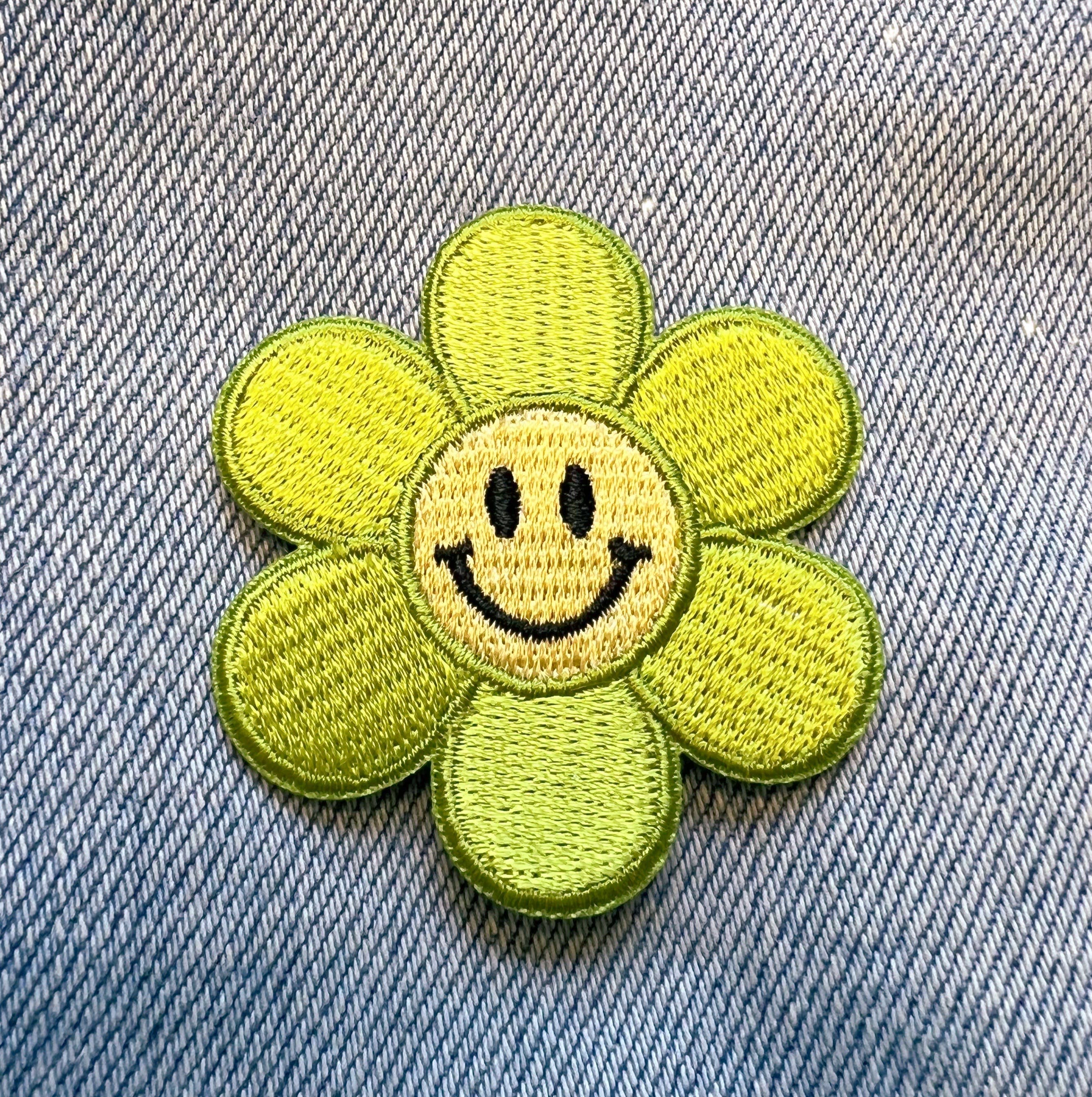 Wildflower + Co. – wholesale Lapp – Smiley Daisy-broderimärke i flera färger7