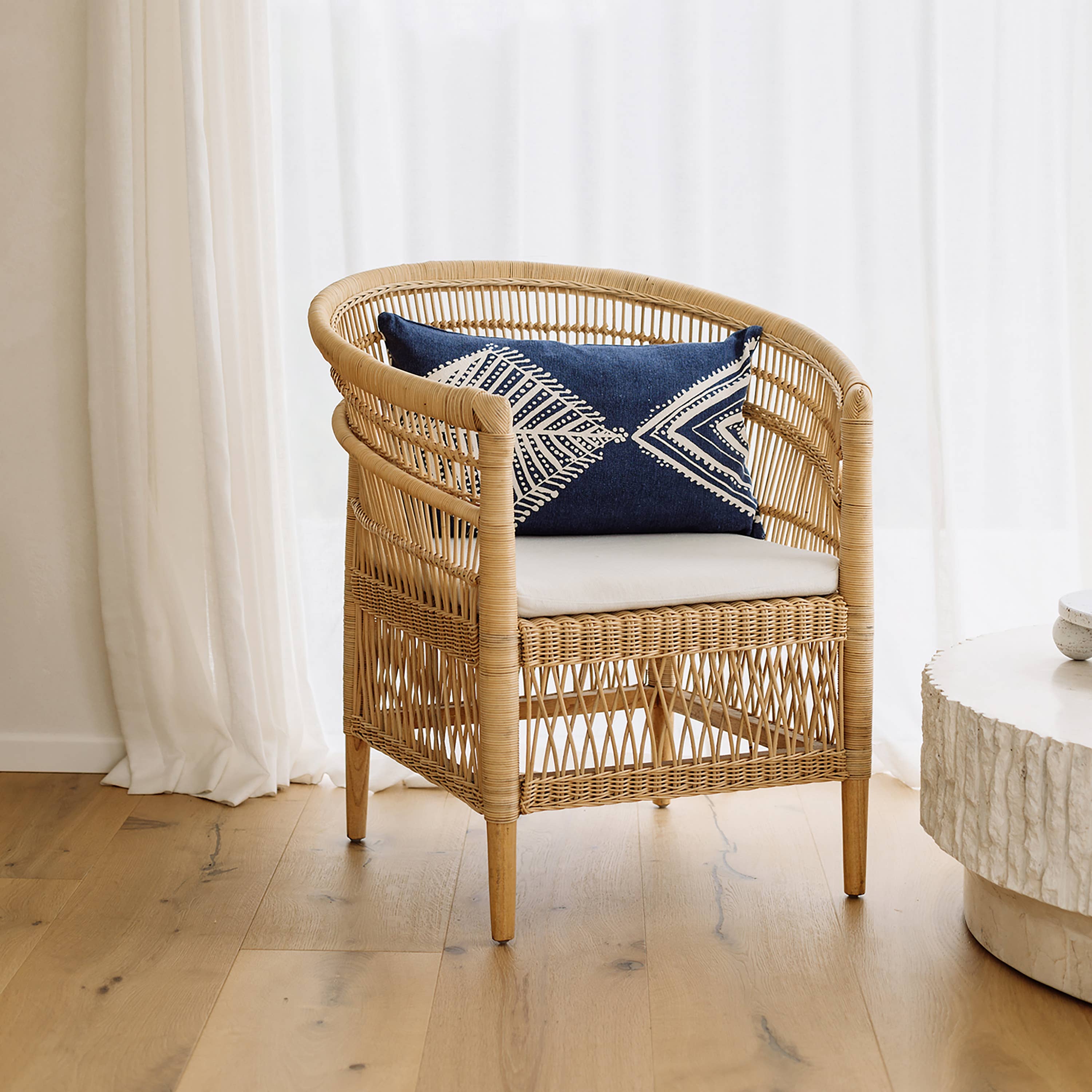 NAKI & SSAM INC. - Wholesale Throw Pillow Cover - Meraki Collection 24in.x14in.Gond Art-Inspired Printed Fish19