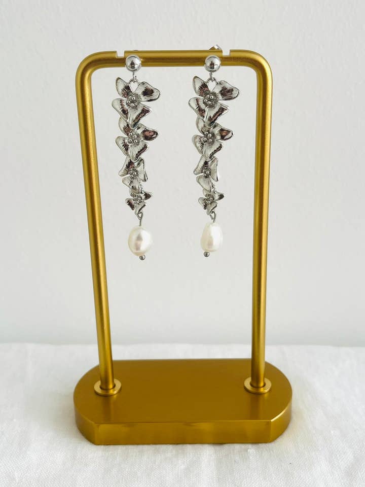 Pendientes HERMIONE - 4 flores - plata rodiada y perlas de agua dulce para venta al por mayor de Innaya