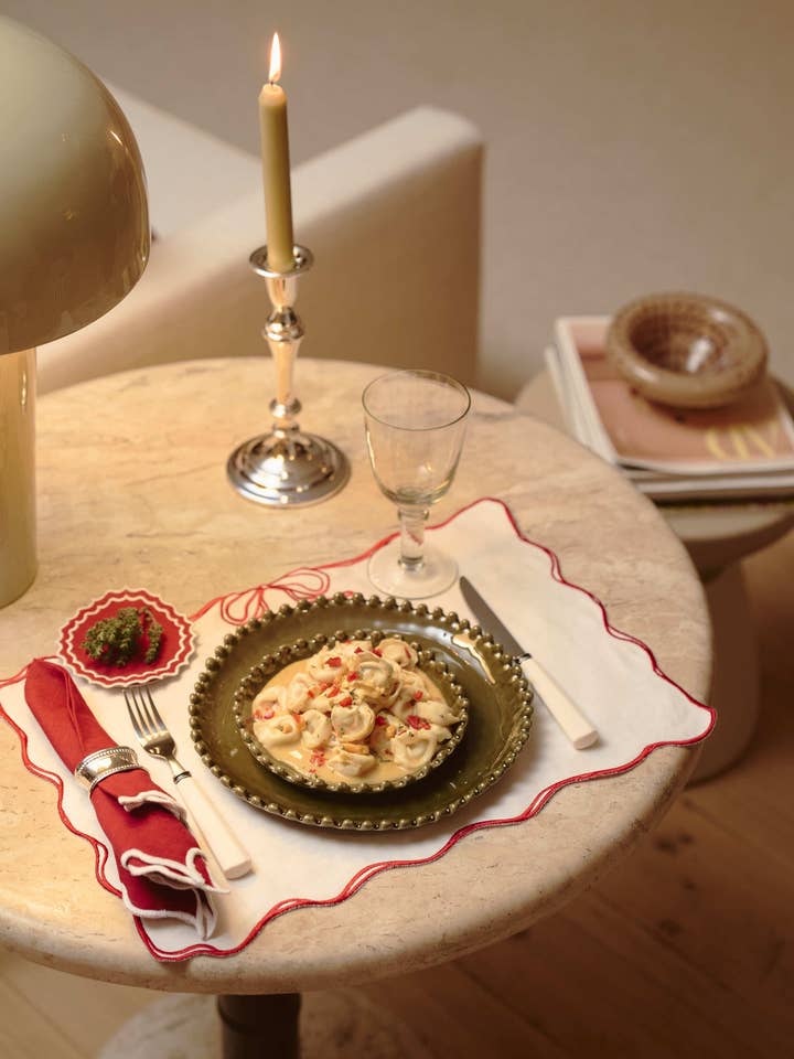 Vienna Roll, White with Red for wholesale by Mariaida Home