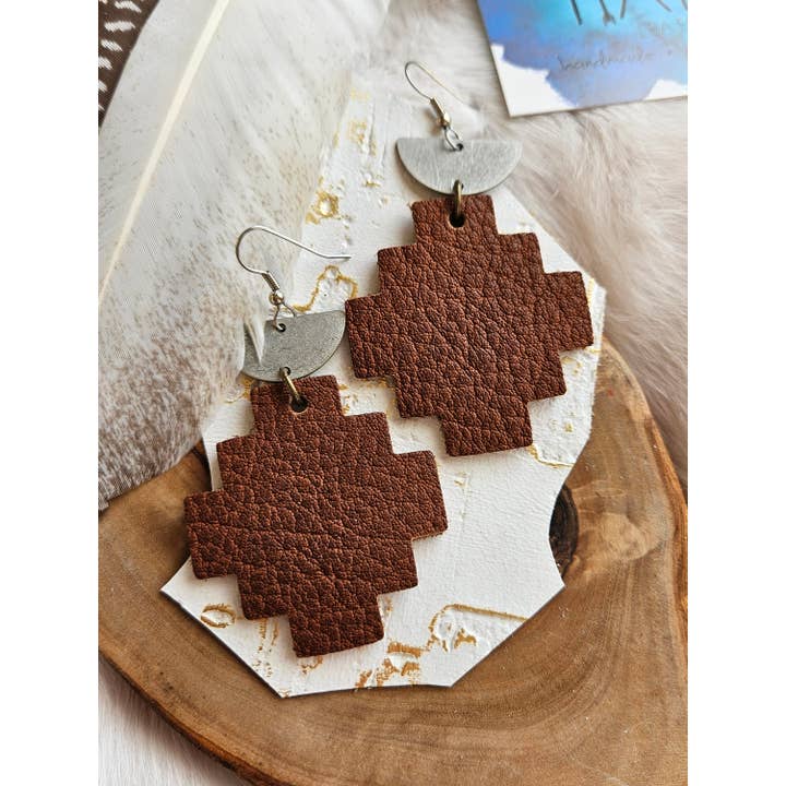 Native Leather Co - Vente Boucles d'oreilles pendantes - Boucles d'oreilles en cuir marron inspirées du sud-ouest avec dessus en argent4