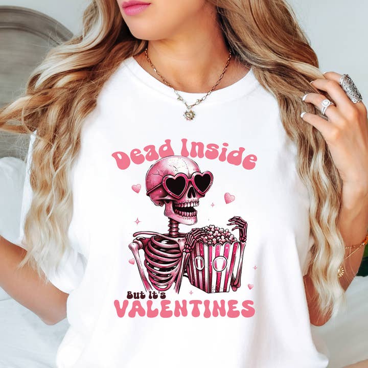 Mort à l'intérieur mais c'est la Saint-Valentin T-shirt pour la vente par Londas Tees and Tumblers