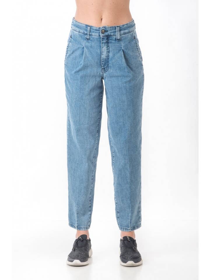 P1528 lichte fit spijkerbroek in blauw met surfwash voor wholesale door SOS Jeans