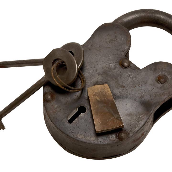 Import Corner – wholesale Dekorativt bordsobjekt – A-01103: vintagemetall lås och nycklar i mässing, 5 cm x 7,6 cm6