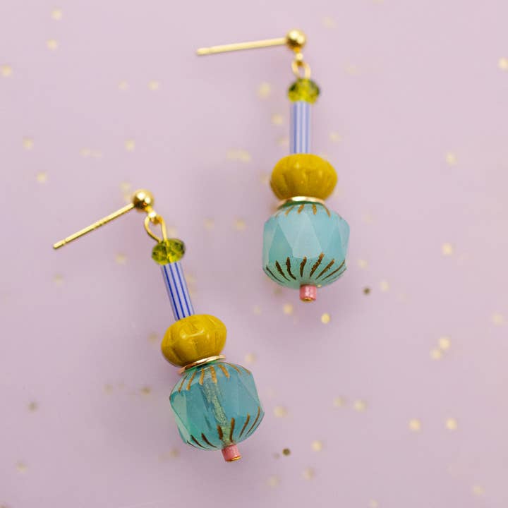 Pendientes colgantes coloridos con cuentas de color verde azulado para venta al por mayor de Jill Makes