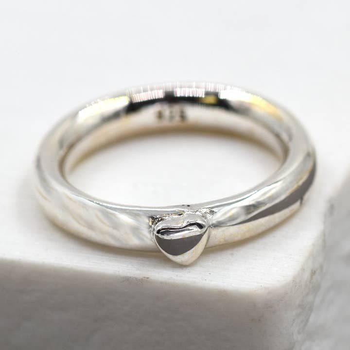 925 Silberring mit Silberherz - Größe 6 für den Großhandel von Tempest Designs