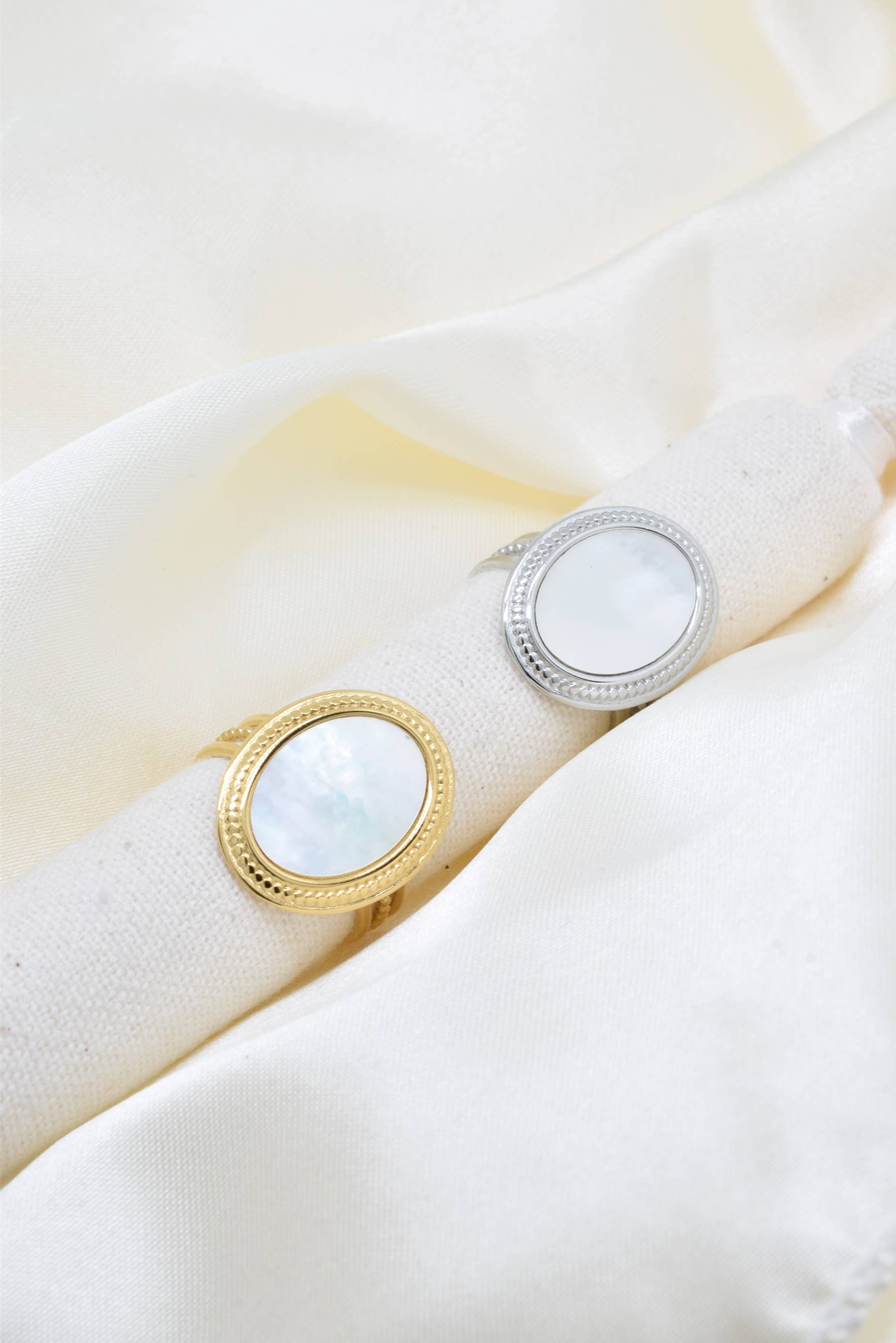 Kapyco - Wholesale Cocktail/Statement Ring - Stainless steel oval mother-of-pearl ring - BG310112OR2