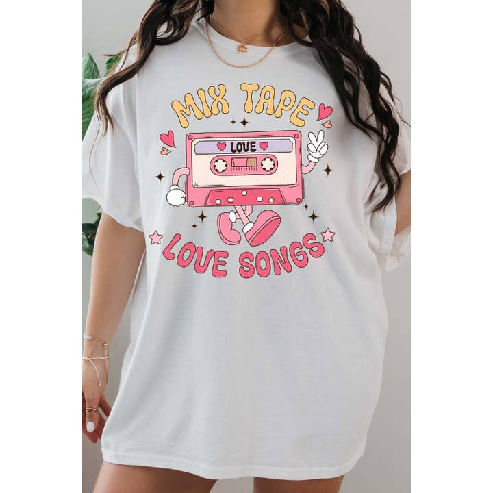 T-shirt illustré Love Songs pour la vente par Jaylanie