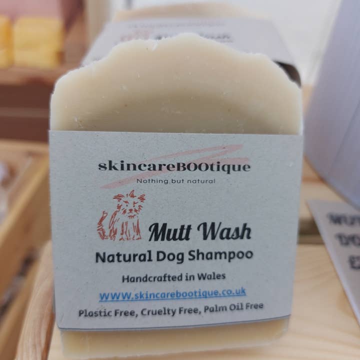 Natural Dog & puppy shampoo for dry itchy and sensitive skin for wholesale by SkincareBOOtique