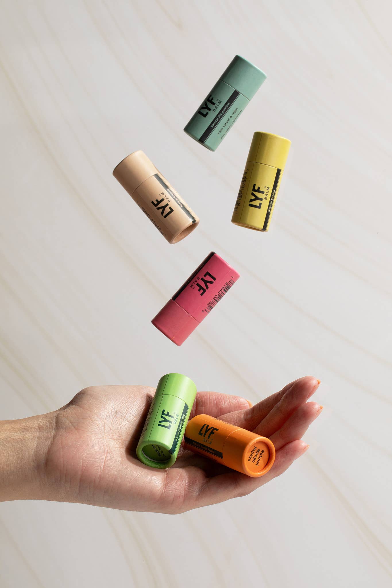 LYF BRANDS - Vendita all'ingrosso Burro di cacao - LYF Balm - Balsamo Labbra Naturale Lux - 24 unità (espositore grigio)13