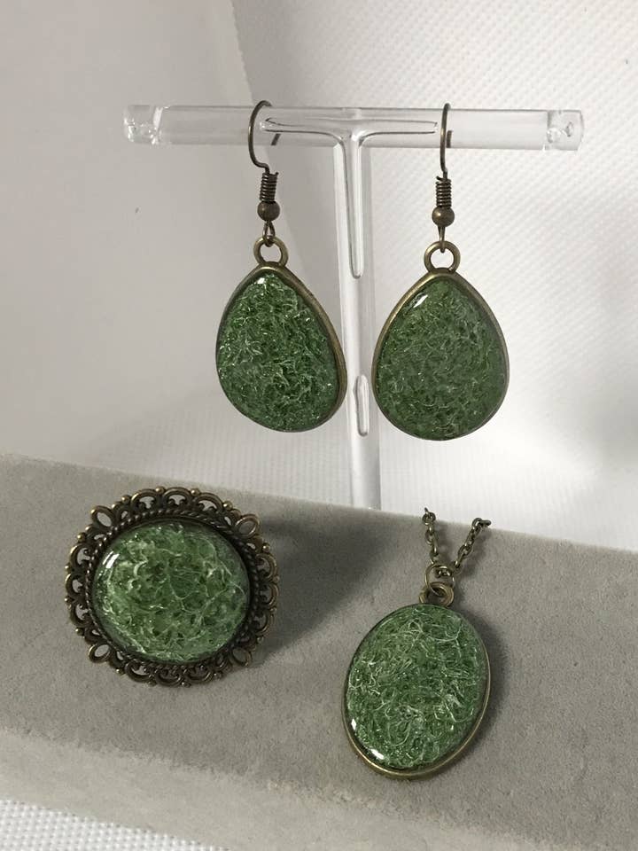 Ornamento verde para venta al por mayor de La Chaumière à Bijoux