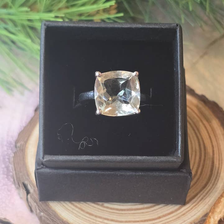 Anillo de Prasiolita (Amatista Verde) de Plata de Ley - 5g - UK N para venta al por mayor de Crystal Cove Minerals