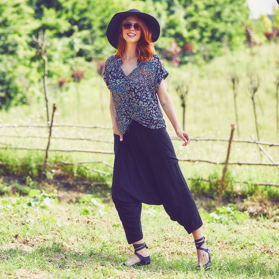 Los Banditos - Wholesale Pants - Women's - Elastic Waist Tie Front Black Capri Harem Pants2