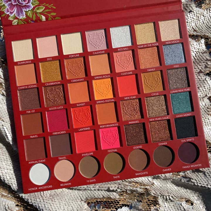Efon International Corp. - Wholesale Eyeshadow Palette - Tiger Eyes 42 Shade Duo-Finish Eyeshadow Palette