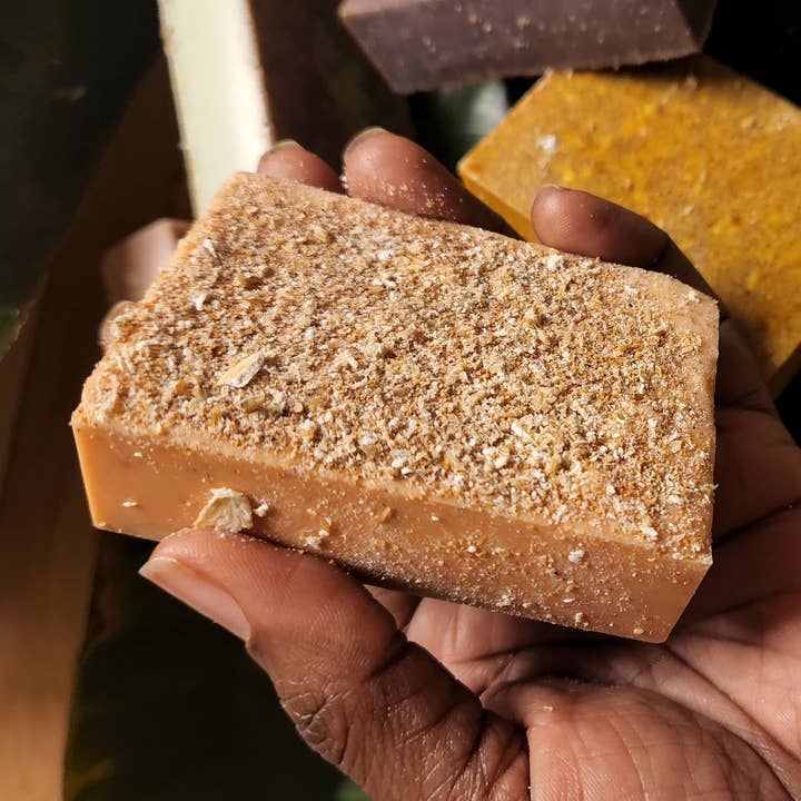 Exfolierande kroppsåp för wholesale av Mae Del Essentials