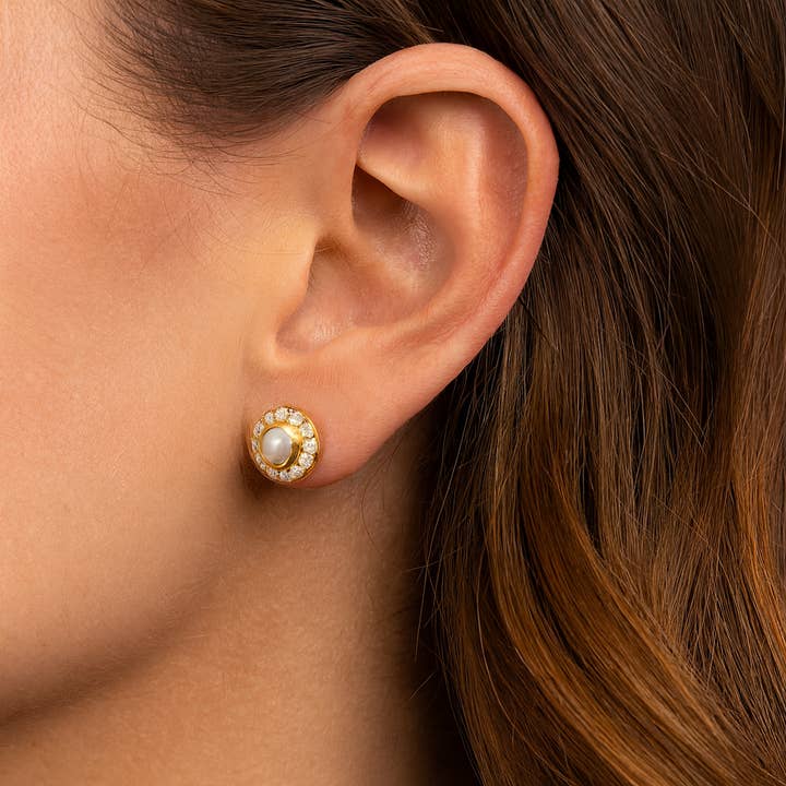 Christine orecchino perla per la vendita all'ingrosso da parte di Lisberg Jewellery