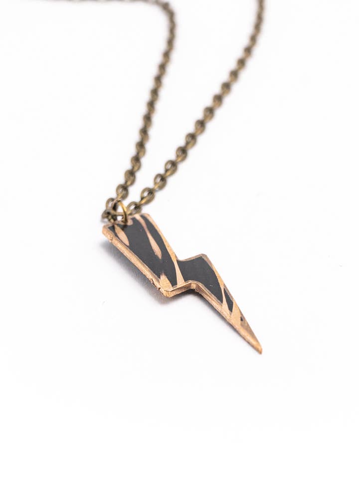 Dark Bolt - återvunnet Cymbal halsband för wholesale av Full Circle Co.