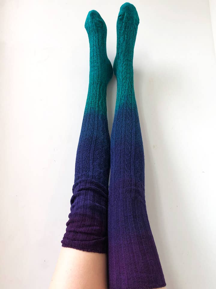 Turquoise Grape Oberschenkel hohe Socken für den Großhandel von Peony and Moss