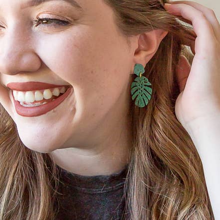 Fair Anita – wholesale Dangle earrings – Monstera Studs5
