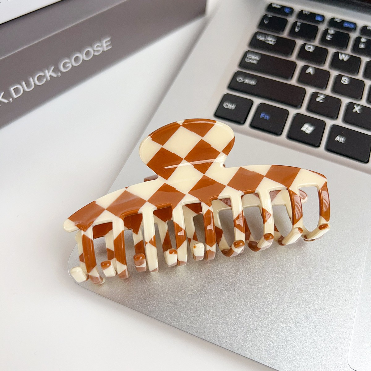 ACCITY - Wholesale Hair Clip - Women's - Checkerboard Hair Claw – Candy Color Acetate Look_CWMM1008423