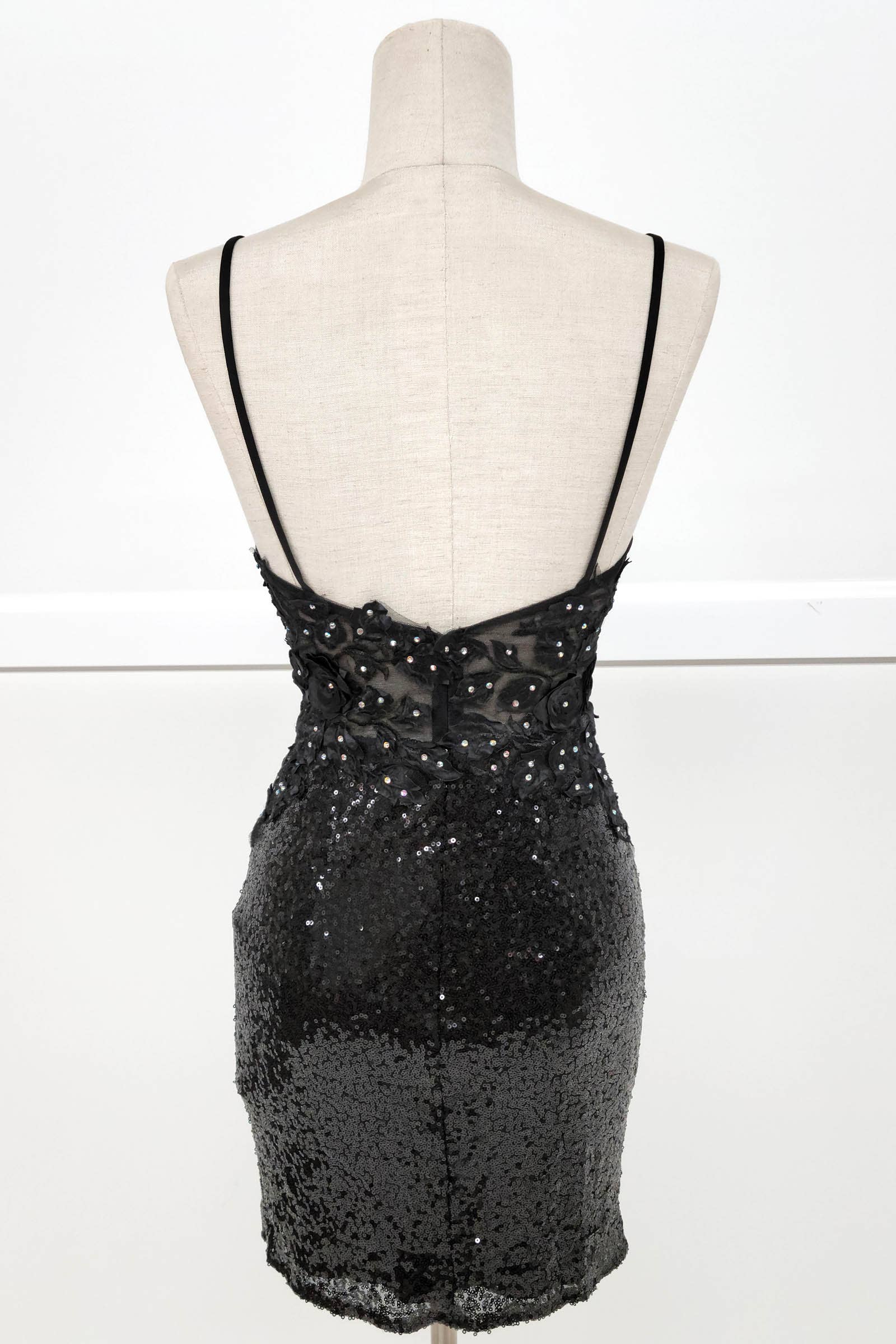 Chicas - Vente Robe – femme - Robe courte à paillettes et broderies florales C80816