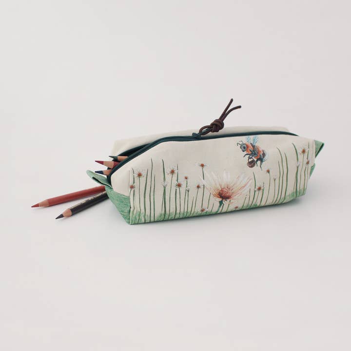 Bonnie, a Abelha | Bolsa Quadrada | Estojo para Lápis | Necessaire por atacado de The Blue Rabbit House
