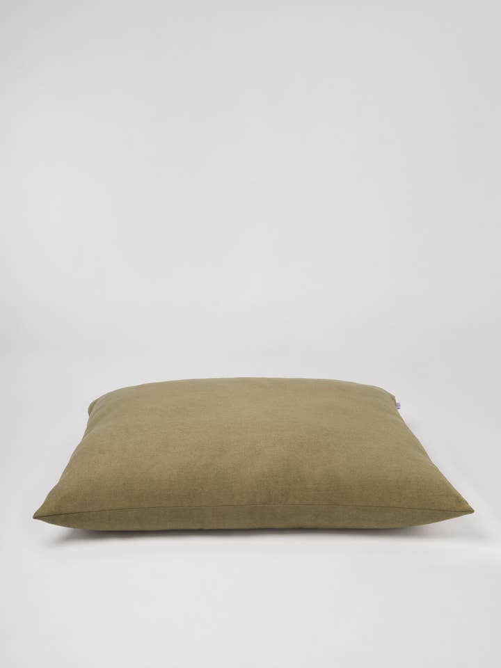 Lit pour chien Sri Lanka en tissu uni pour la vente par THE HAPPY NEST