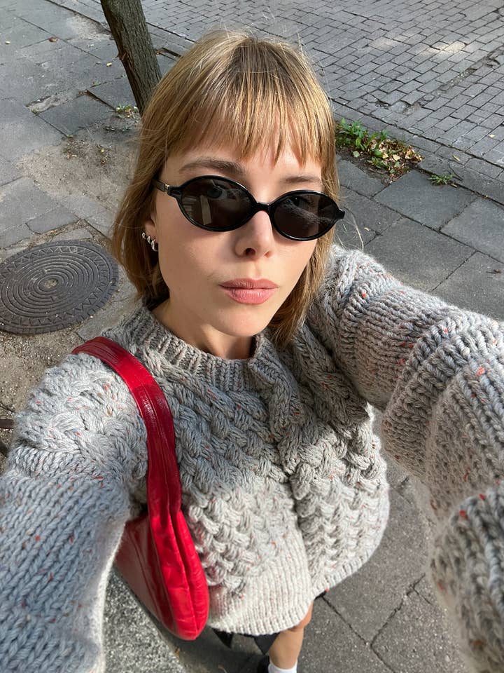 Herzensbrecher: Gesprenkelter grauer Alpaka- und Wollpullover für den Großhandel von The Knotty Ones (US Duties Paid)