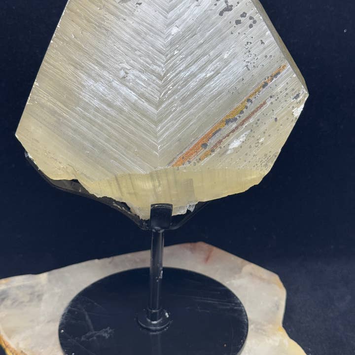 The 7 Directions - Wholesale Spiritual Stone/Crystal - UV reactive calcite free form w/ chalcopyrite F23E13