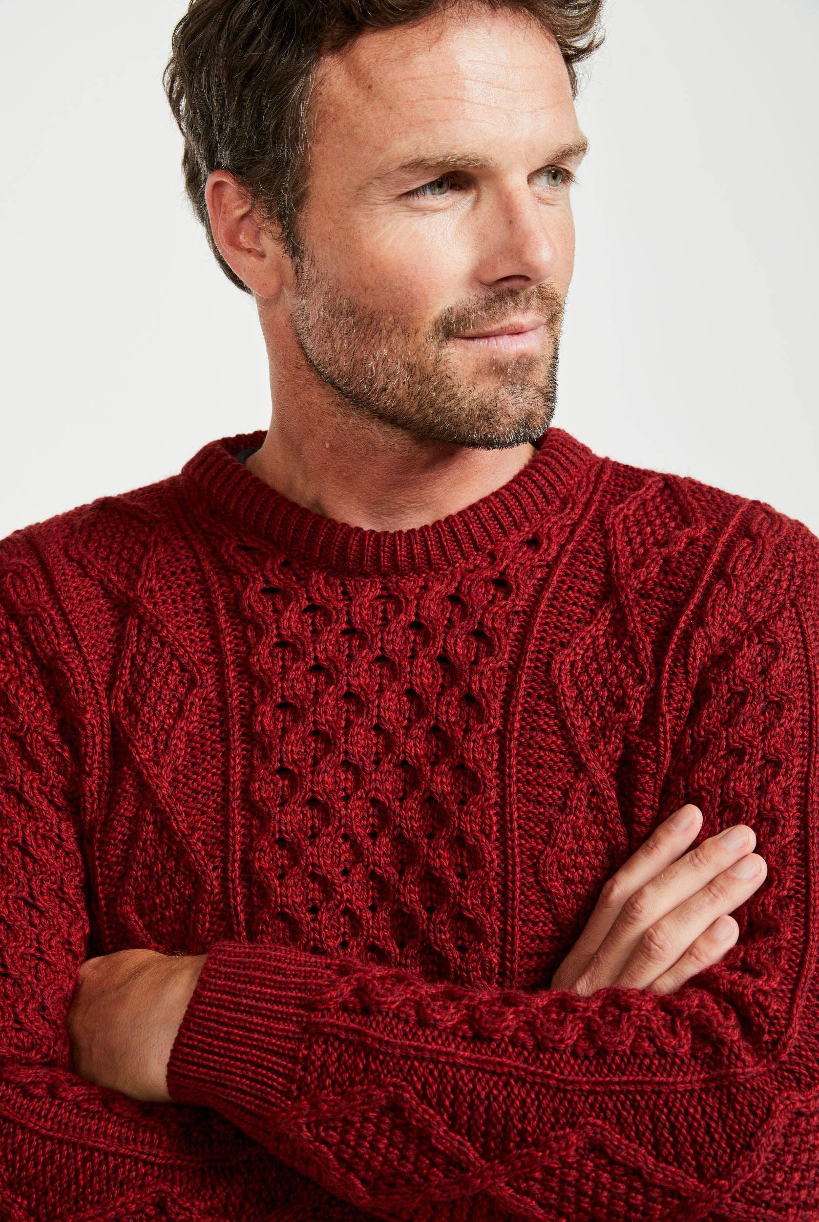 Aran Woollen Mills – wholesale Knitted jumper – Men′s – Éireann Mens Traditional Aran Supersoft Sweater - Rua Red4
