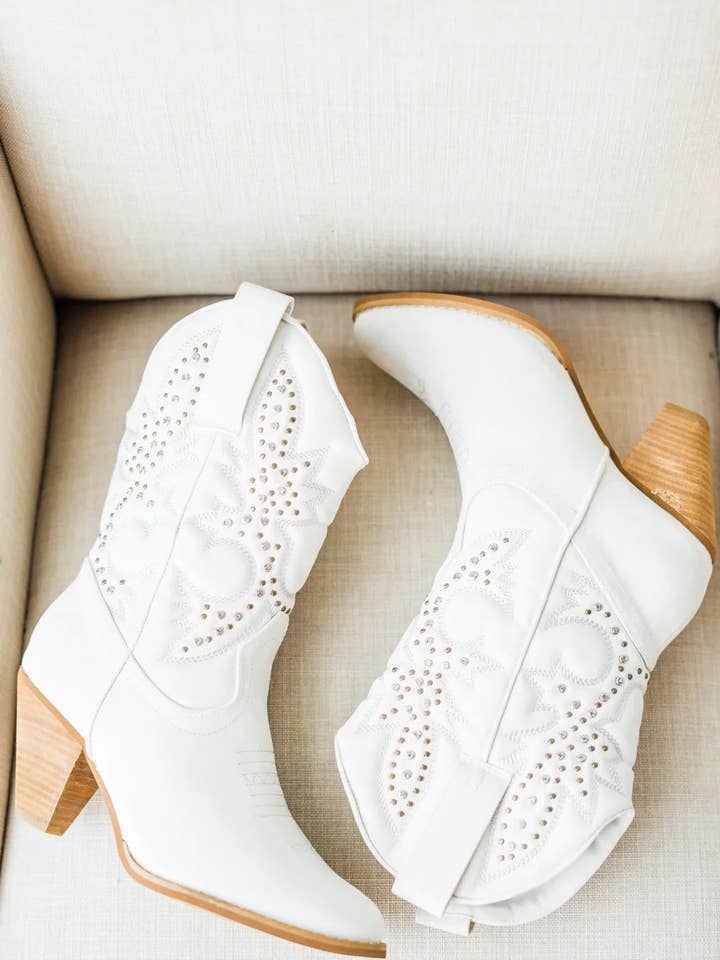 Houston Western Boots in White for wholesale by Naughty Monkey Open Pack