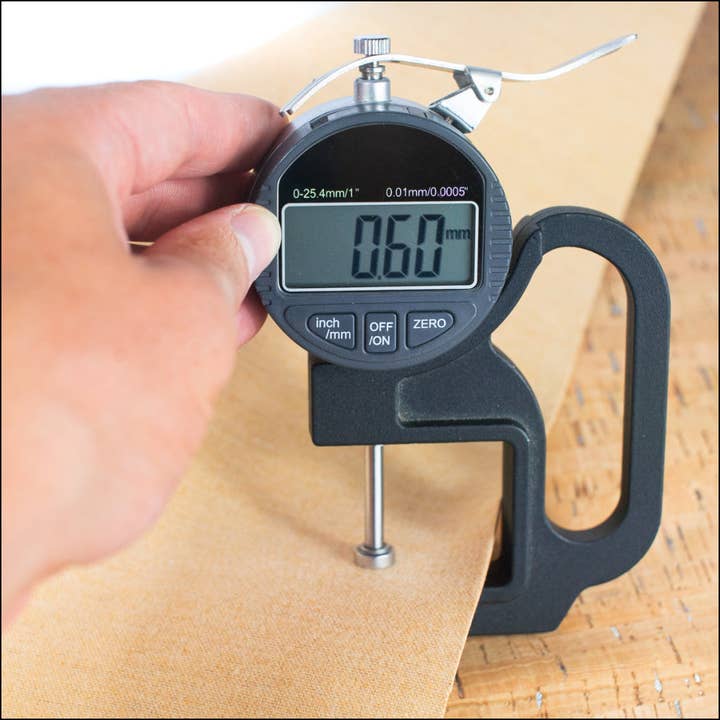 Meninas Bonitas Cork – Großhandel Bastelzubehör – Rustikaler Korkstoff mit silbernen Glitzerelementen COF-4704