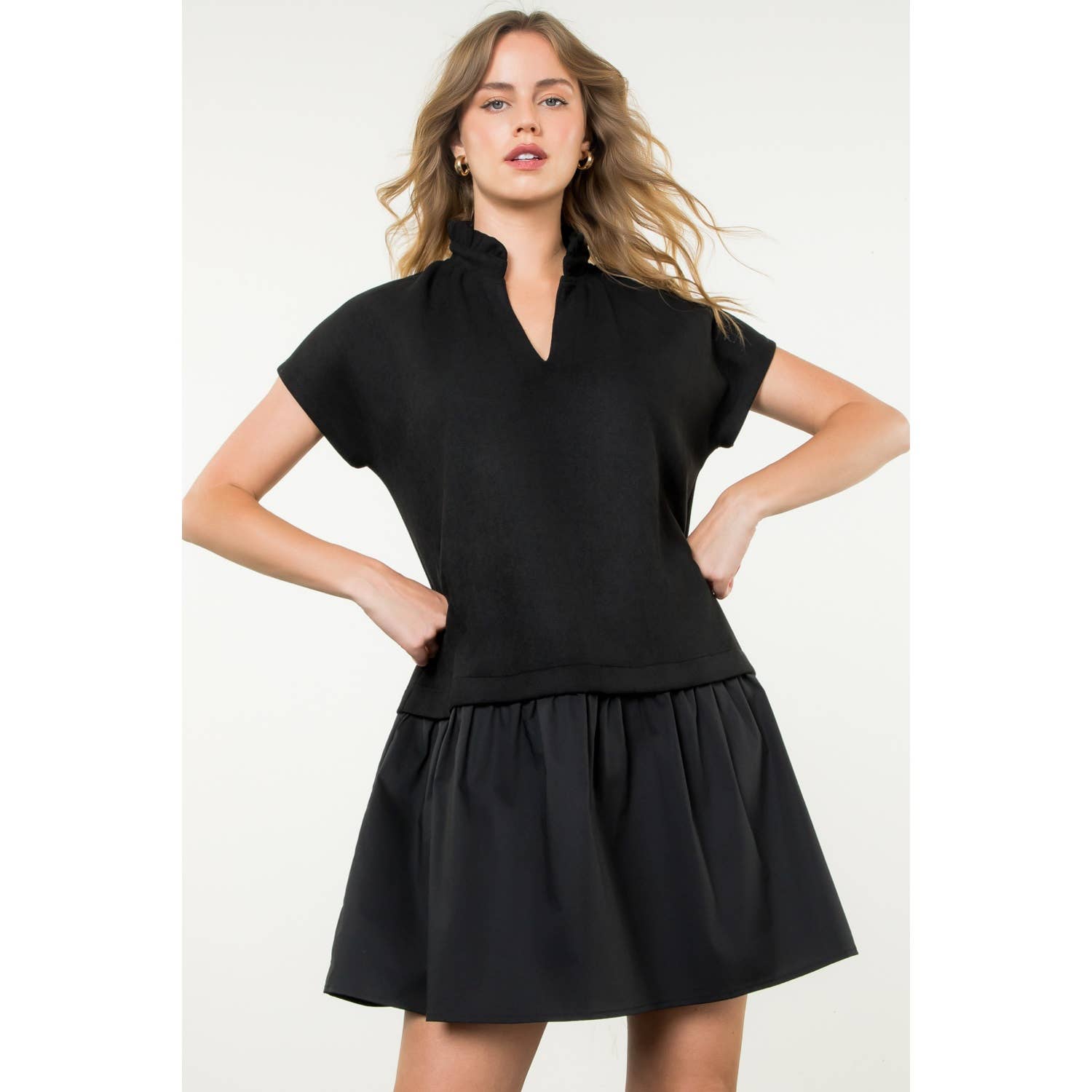 THML – Großhandel Kleid – Damen – Kurzarmkleid aus Veloursleder10