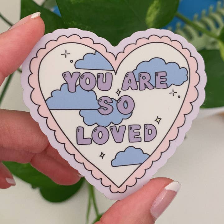 Adhesivo de vinilo premium en forma de corazón «You are so loved para venta al por mayor de Joyful Szn