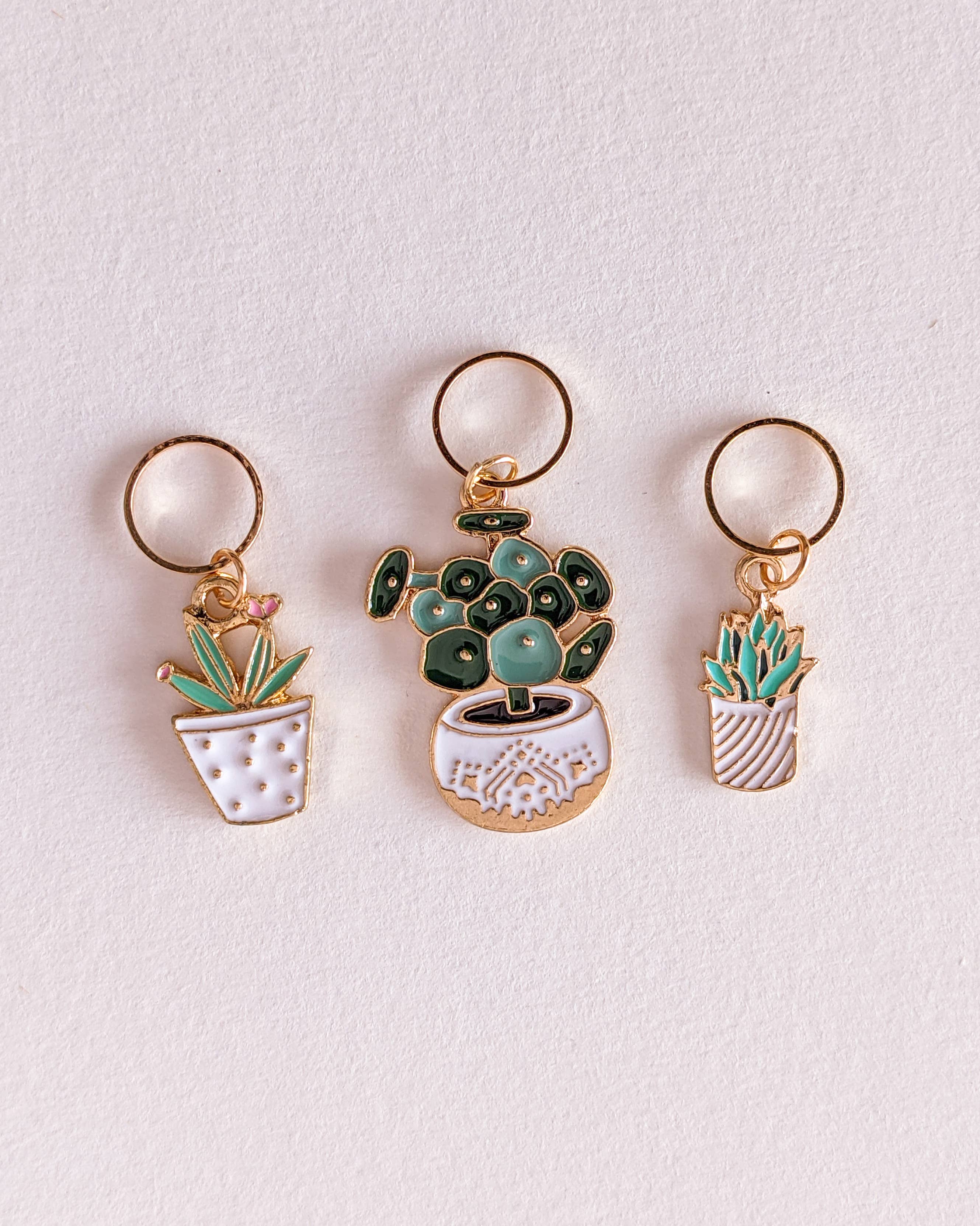 Hello Kim - Kim Chui - Wholesale Knitting/Crochet Supplies - Verdura #3 marker rings7