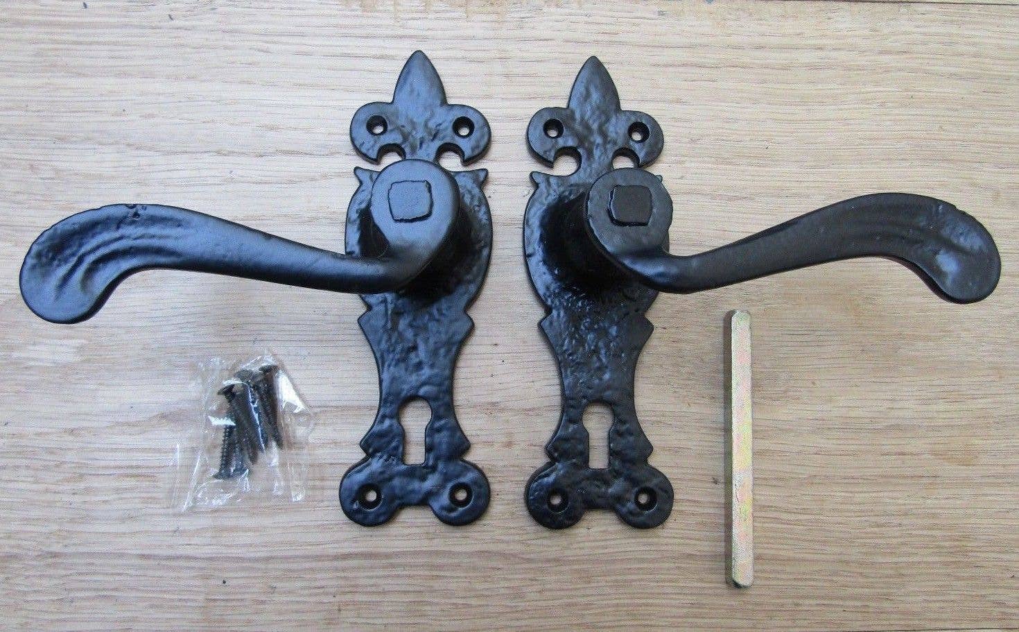 IronmongeryWorld – wholesale Knob/pull – Pair Of Lever Lock Oxford Handles Black Antique0